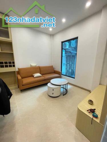 Nhà đang cho thuê, chủ nhà cần tiền nên nhờ em bán giúp, DT 50m², giá 8 tỷ, - 2