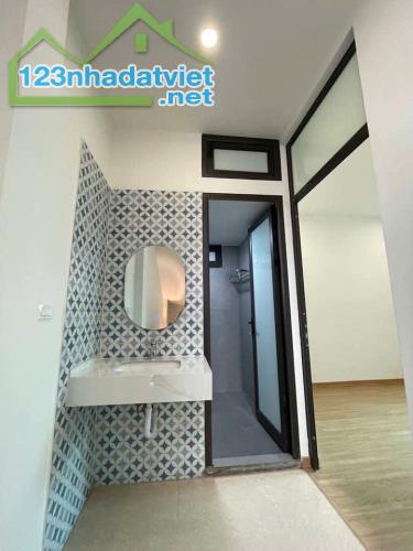 Nhà đang cho thuê, chủ nhà cần tiền nên nhờ em bán giúp, DT 50m², giá 8 tỷ, - 1