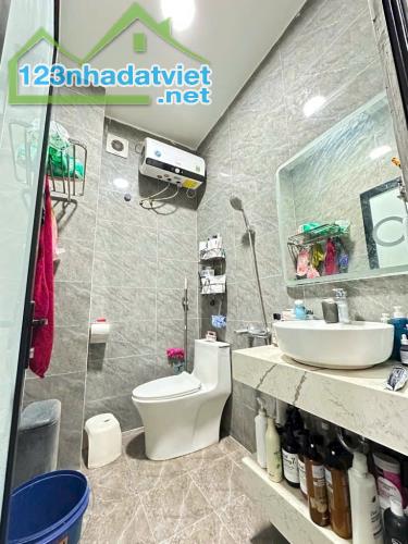 Bán nhà riêng  Hồng Mai HBT 10m ra ôtô tránh 5 tầng 40M² Nội thất gần 2 tỷ. - - 4