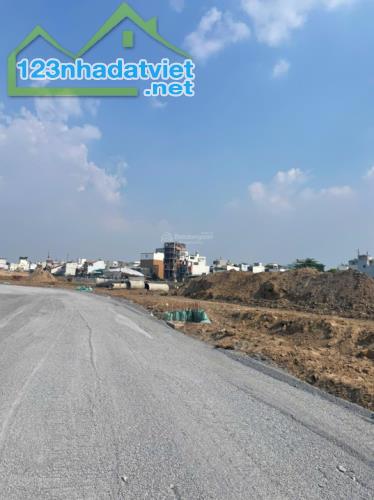 Bán đất 2 Mặt Tiềni Kênh Tham Lương, 100 tỷ, 2000 m2, full Thổ cư Thới An Q12 - 1