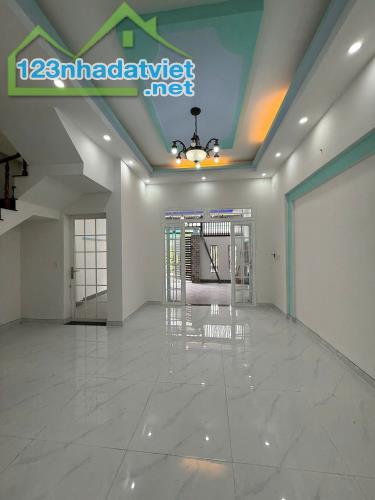 BÁN NHÀ  MẶT TIỀN [Hiếm - NGANG 6M] - 4PN ĐẸP - NGAY TRUNG TÂM HÓC MÔN, GIÁ CHỈ NHỈNH NHẸ - 3