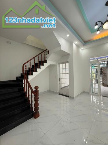 BÁN NHÀ  MẶT TIỀN [Hiếm - NGANG 6M] - 4PN ĐẸP - NGAY TRUNG TÂM HÓC MÔN, GIÁ CHỈ NHỈNH NHẸ - 2