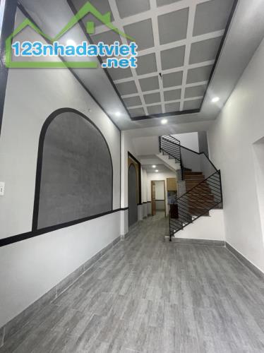 2,2 TỶ -CẶP NHÀ SỔ HỒNG  -3PN- THẠNH LỘC 47-43M2 THỔ CƯ.