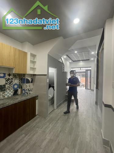 2,2 TỶ -CẶP NHÀ SỔ HỒNG  -3PN- THẠNH LỘC 47-43M2 THỔ CƯ. - 1