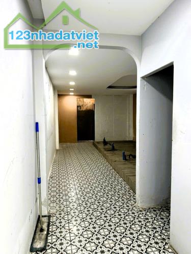 Cho thuê nhà 2 tầng 3pn 160m2 mặt tiền đường Kha Vạn Cân - Linh Đông - 1