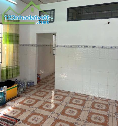 nhà 3,3 triệu 2 phòng ngủ cách chợ Cái Răng 300m - 1