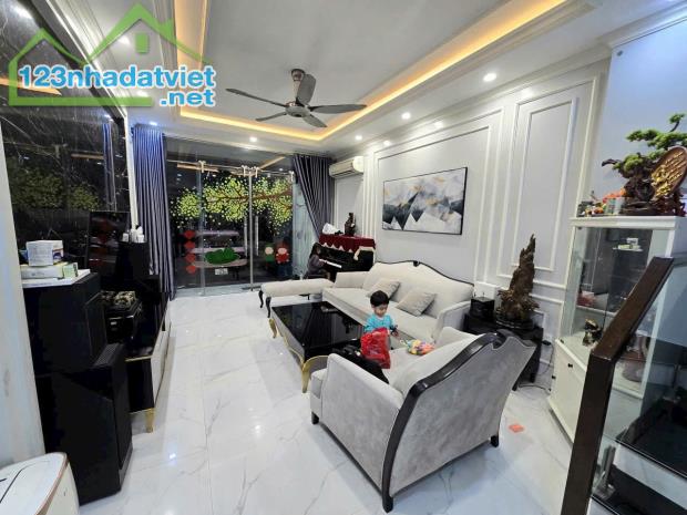 Bán nhà mặt đường Khúc Thừa Dụ, 97m 3 tầng, độc lập dân xây cực đẹp, Giá 8.7 tỉ - 1