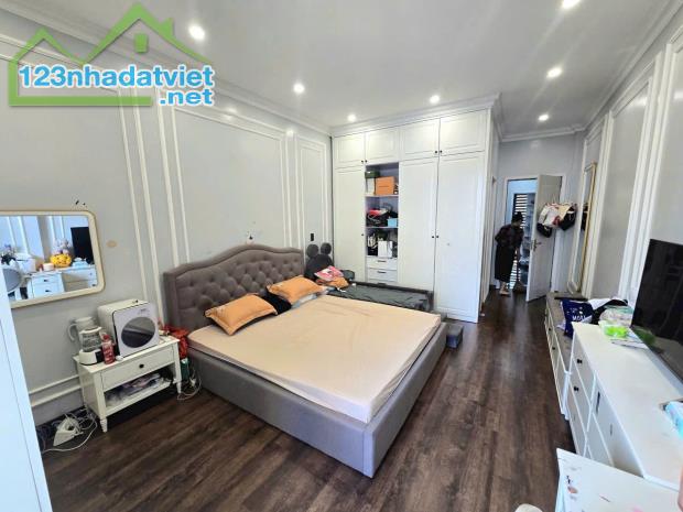 Bán nhà mặt đường Khúc Thừa Dụ, 97m 3 tầng, độc lập dân xây cực đẹp, Giá 8.7 tỉ - 3