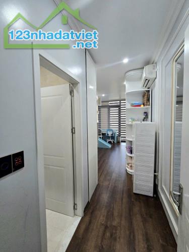 Bán nhà mặt đường Khúc Thừa Dụ, 97m 3 tầng, độc lập dân xây cực đẹp, Giá 8.7 tỉ - 4
