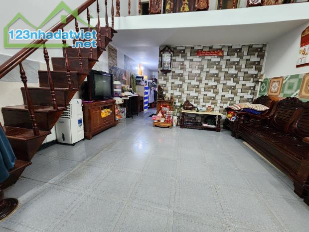 Nhỉnh 2.2 tỷ có nhà 50 m2 đất đường Huỳnh Ngọc Huệ, Thanh Khê