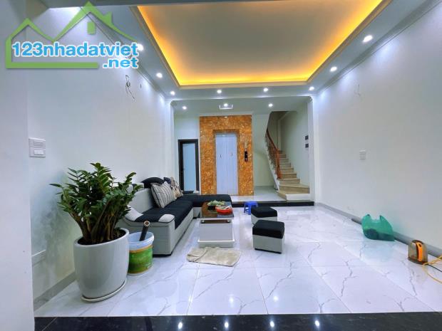 NHÀ ĐẸP THANG MÁY NGÕ NÔNG GẦN PHỐ 2 THOÁNG TRƯỚC SAU 9TỶ 40m MT 4m 6TẦNG CỐNG VỊ BA ĐÌNH