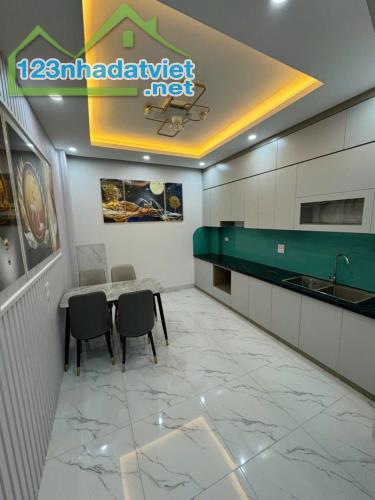 CỰC HIẾM - ÔTÔ ĐỖ CỔNG - 15M RA ĐƯỜNG HỒNG TIẾN - NGÕ THÔNG TỨ TUNG - BÁN NHÀ NGỌC THỤY - - 1
