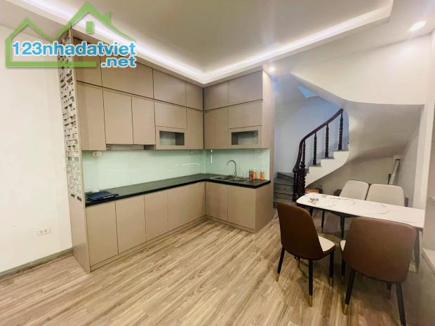 "Bán Nhà 5 Tầng Ngõ 322 Mỹ Đình, 30m², Giá 6.05 Tỷ – Đầu Tư Sinh Lời Cao!" - 3