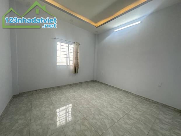 Nhà sát Trường Chinh - Tân Hưng Thuận- 64m2 - 2 Tầng - Hẻm 5m - 3.x tỷ - 1
