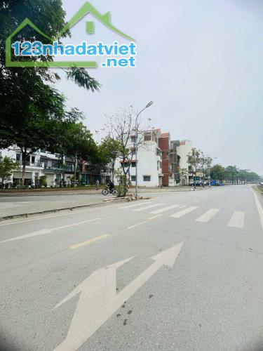 BÁN ĐẤT 240M2, MT12M THƯỢNG THANH, LONG BIÊN ĐẤT PHÂN LÔ KD, BIỆT THỰ CHỈ 28.x TỶ - 2