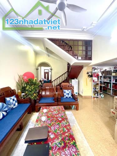 Xin giới thiệu nhà 95m2x4T, nhỉnh 18 tỷ, sát phố Quang Trung, Bưu Điện Hà Đông