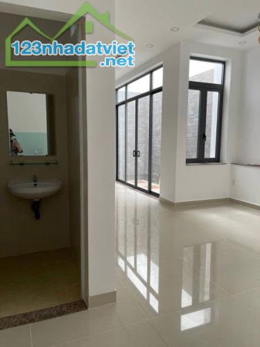 NHÀ MỚI VÀO Ở NGAY PHƯỜNG ĐÔNG HƯNG THUẬN– 65M2 - Nhỉnh 3.5 tỷ , CÒN THƯƠNG LƯỢNG