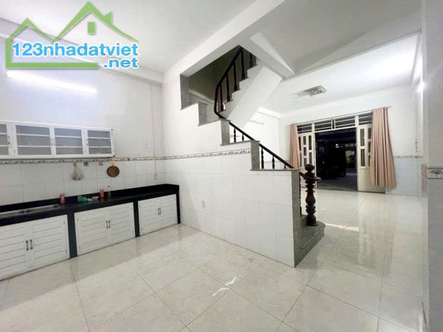 Bán nhà Thạnh Xuân HXH 8m cực rộng, 2 tầng, 5x21m, nhỉnh 5Tỷ về ở ngon - 2
