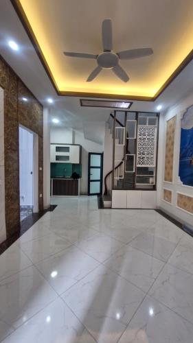 Bán nhà 5 tầng, tặng full nội thất, phố Lĩnh Nam, Hoàng Mai - 3