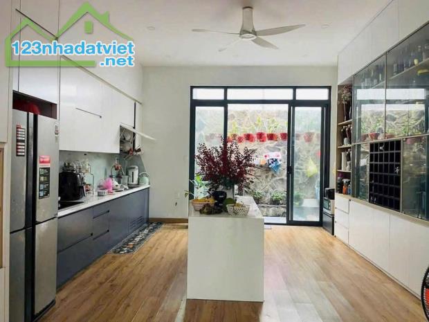 Bán nhà mặt phố Q.9, 112m², 4 tầng, 5PN, 14.5 tỷ, sổ đỏ - 1