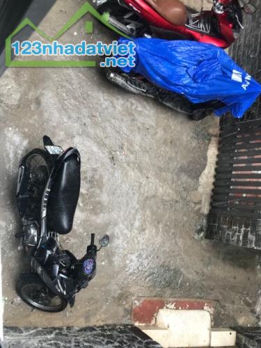 Ban nha cach mang thang tam 1tret 1 lau 2phong ngu 2wc