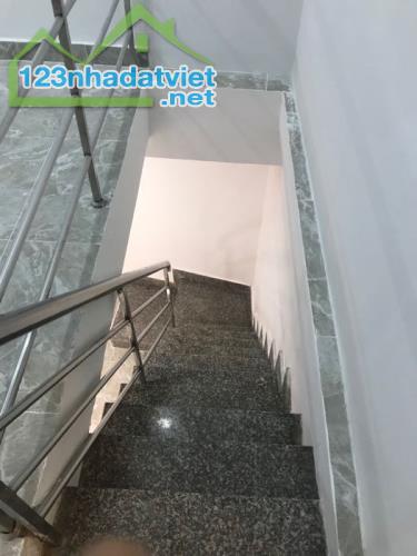 Ban nha cach mang thang tam 1tret 1 lau 2phong ngu 2wc - 2