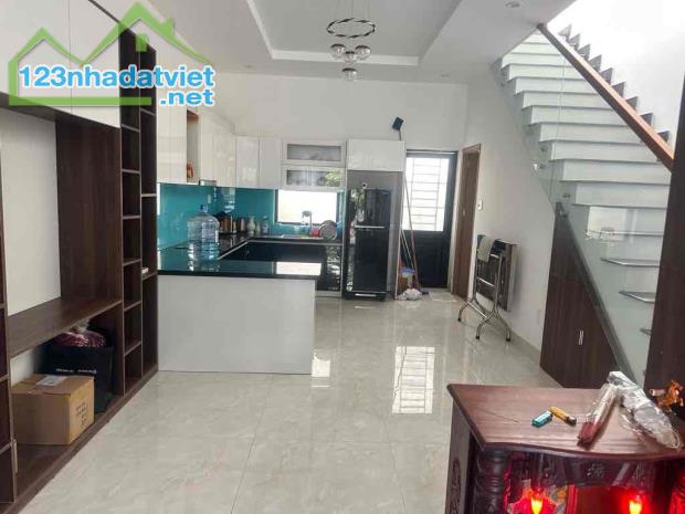 Bán nhà 4 tầng MT KD VIP đường Chơn Tâm 8, tt Liên Chiểu, giá sập sàn chỉ hơn 4 tỷ.