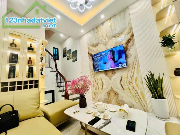 Bán nhà phố Hoàng Mai 33m2 mới đẹp  full nội thất thiết kế hiện đại 3T  giá 4.8 tỷ - 3