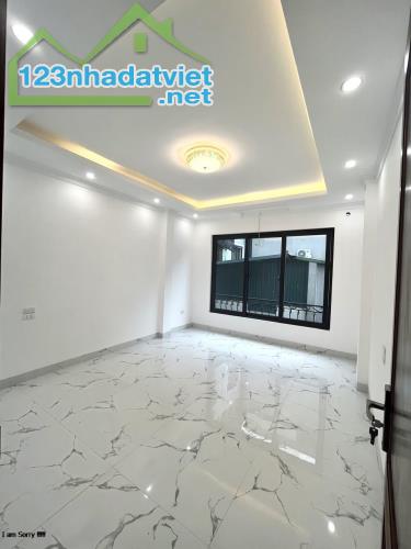 Bán nhà Tây Mỗ, Nam Từ Liêm, DT 30 x 5 tầng, MT 3.3m giá 6  tỷ