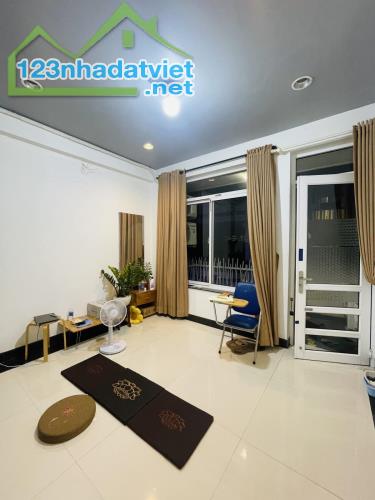TRUNG TÂM QUẬN 10 - 3 TẦNG CHỈ HƠN 4 TỶ GIÁ QUÁ TỐT