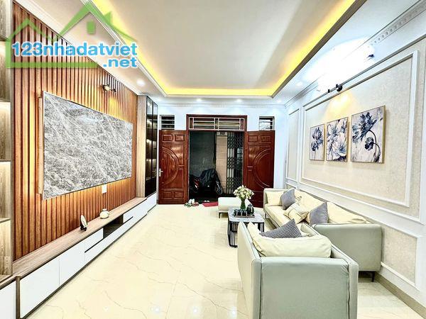 Bán nhà khu Văn Miếu 33m2x5 tầng, sát ngay mặt phố, mặt tiền rộng 4,2m giá 4,2 tỷ