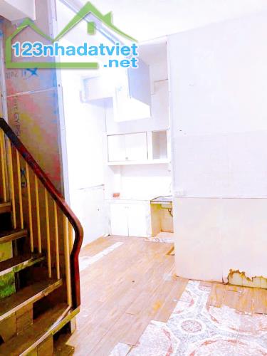 Bán nhà QUẬN 1, hẻm Bùi Viện, Thửa đất vuông vức 3.6 x 9.2 m, 3 tầng, 6.8 tỷ