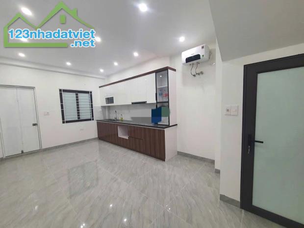 Cho thuê nhà nguyên căn, mới đẹp La Thành, Ba Đình 55m x 4T giá 26 triệu, cách phố 20m - 4