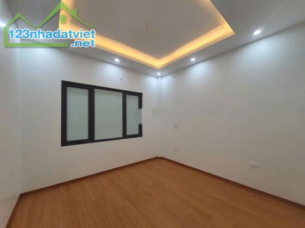Cho thuê nhà nguyên căn, mới đẹp La Thành, Ba Đình 55m x 4T giá 26 triệu, cách phố 20m - 2