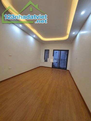 Cho thuê nhà nguyên căn, mới đẹp La Thành, Ba Đình 55m x 4T giá 26 triệu, cách phố 20m - 1