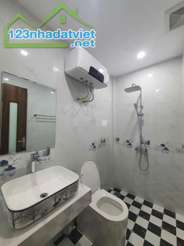 Cho thuê nhà nguyên căn, mới đẹp La Thành, Ba Đình 55m x 4T giá 26 triệu, cách phố 20m