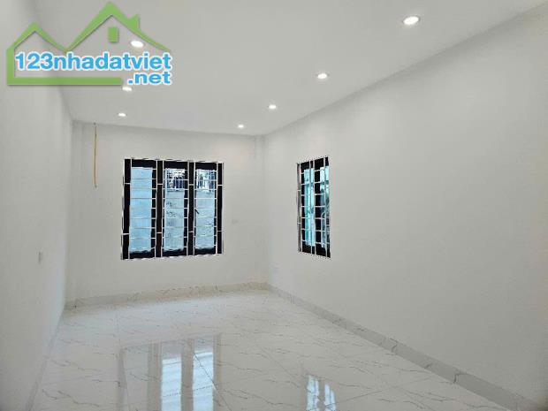 Bán nhà Kim Giang 5 tầng mới ngay cầu Lủ 6.2 Tỷ
