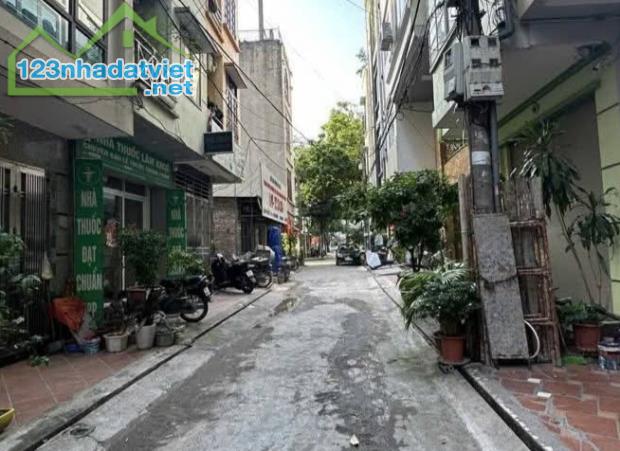 NHÀ THIÊN HIỀN. PHÂN LÔ ÔTÔ TRÁNH. VỈA HÈ.DT 40M. 6TẦNG. MT 4M. 15 TỶ. NAM TỪ LIÊM.