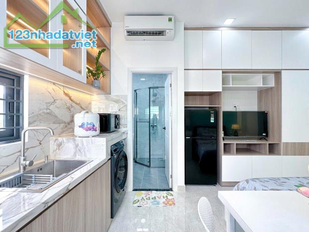 Bán Tòa CHDV Lạc Long Quân - 251m2 x 9T - Tầng hầm Thang máy - Ngõ thông oto đỗ cổng - 3
