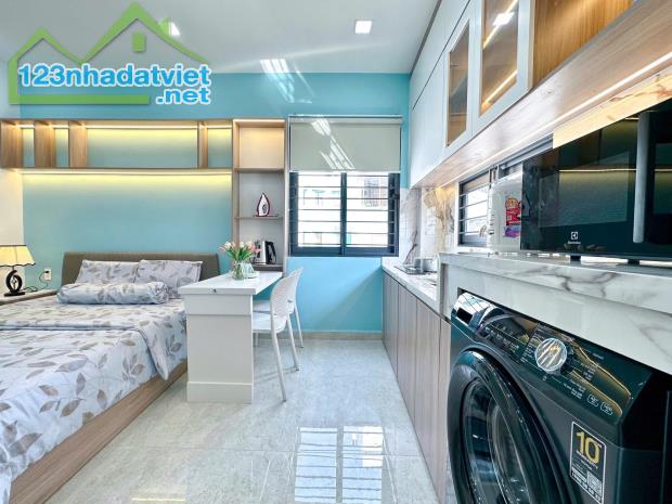 Bán Tòa CHDV Lạc Long Quân - 251m2 x 9T - Tầng hầm Thang máy - Ngõ thông oto đỗ cổng - 4