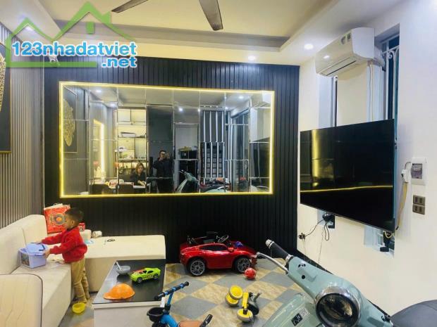 Bán nhà Bùi Xương Trạch ngõ thông gần phố trước nhà thoáng nhà đẹp nội thất nhập  39m giá - 2