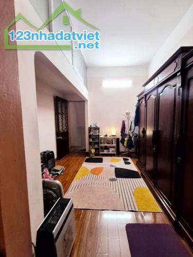 PHẢI THẬT NHANH! ĐANG NHÀ Hồng Mai, lõi HBT. DT 60m 5 Tầng 7 ngủ. Trung tâm HBT - NGÕ - 2