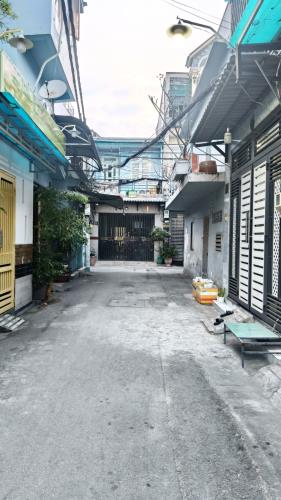 Cần bán gấp nhà 2 tầng mới đẹp,hẻm ô tô tránh, gần MT Liên Khu 2-10, Bình Tân, chỉ 4.0x tỷ - 1