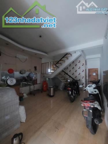 HIẾM CÓ! 7.5 TỶ HƠN - NHÀ QUẬN 3 GẦN CMT8 & TÔ HIẾN THÀNH - HẺM 6M XE HƠI VÀO NHÀ -50M2 C4 - 2