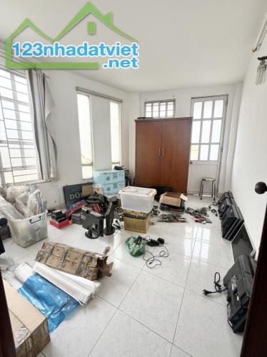 6 TỶ HƠN - NHÀ TRẦN HƯNG ĐẠO QUẬN 1 - HẺM 4M THÔNG, 5 CĂN RA MT - KD & CHO THUÊ 36M2 2 LẦU - 3