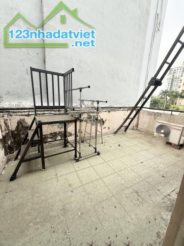 6 TỶ HƠN - NHÀ TRẦN HƯNG ĐẠO QUẬN 1 - HẺM 4M THÔNG, 5 CĂN RA MT - KD & CHO THUÊ 36M2 2 LẦU - 4