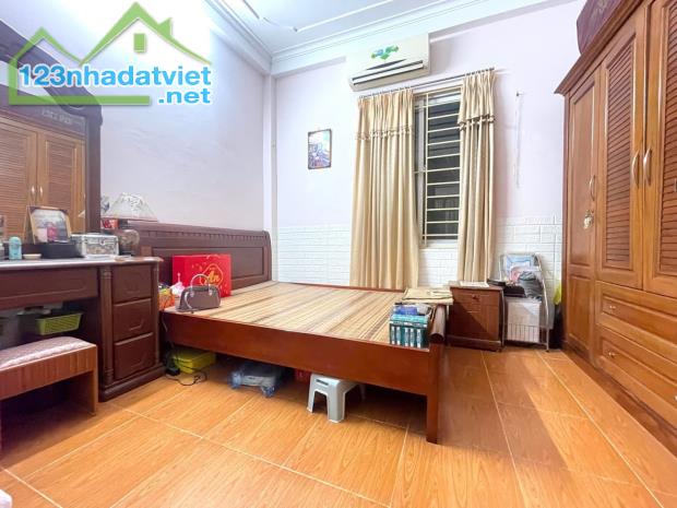 Bán nhà Bùi Xương Trạch, Thanh Xuân, nhà đẹp 5 tầng, 2 mặt thoáng, cực gần ô tô