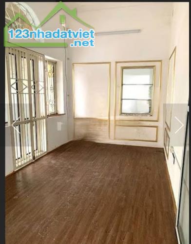 Cho thuê nhà Mặt Phố Giáp Bát KD online, VP, C.ty 3 tầng 45m2, 4 ngủ, 2 WC 13 Triệu - 2