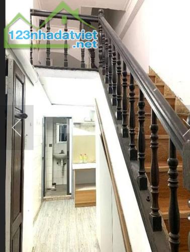 Cho thuê nhà Mặt Phố Giáp Bát KD online, VP, C.ty 3 tầng 45m2, 4 ngủ, 2 WC 13 Triệu - 3