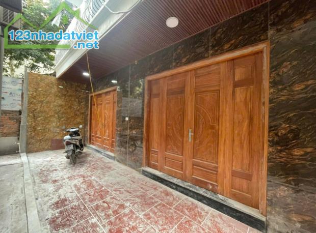 Bán nhà Xuân Đỉnh 40m2 6 tầng - thang máy - sát oto
